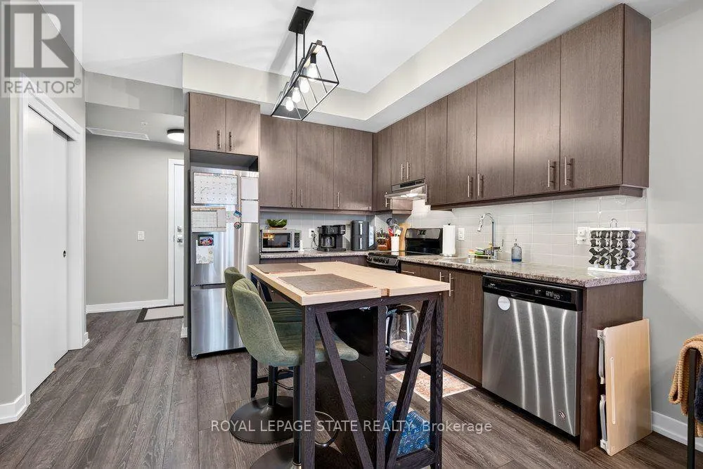 511 - 10 ESPLANADE LANE