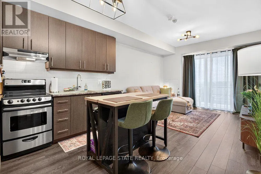 511 - 10 ESPLANADE LANE