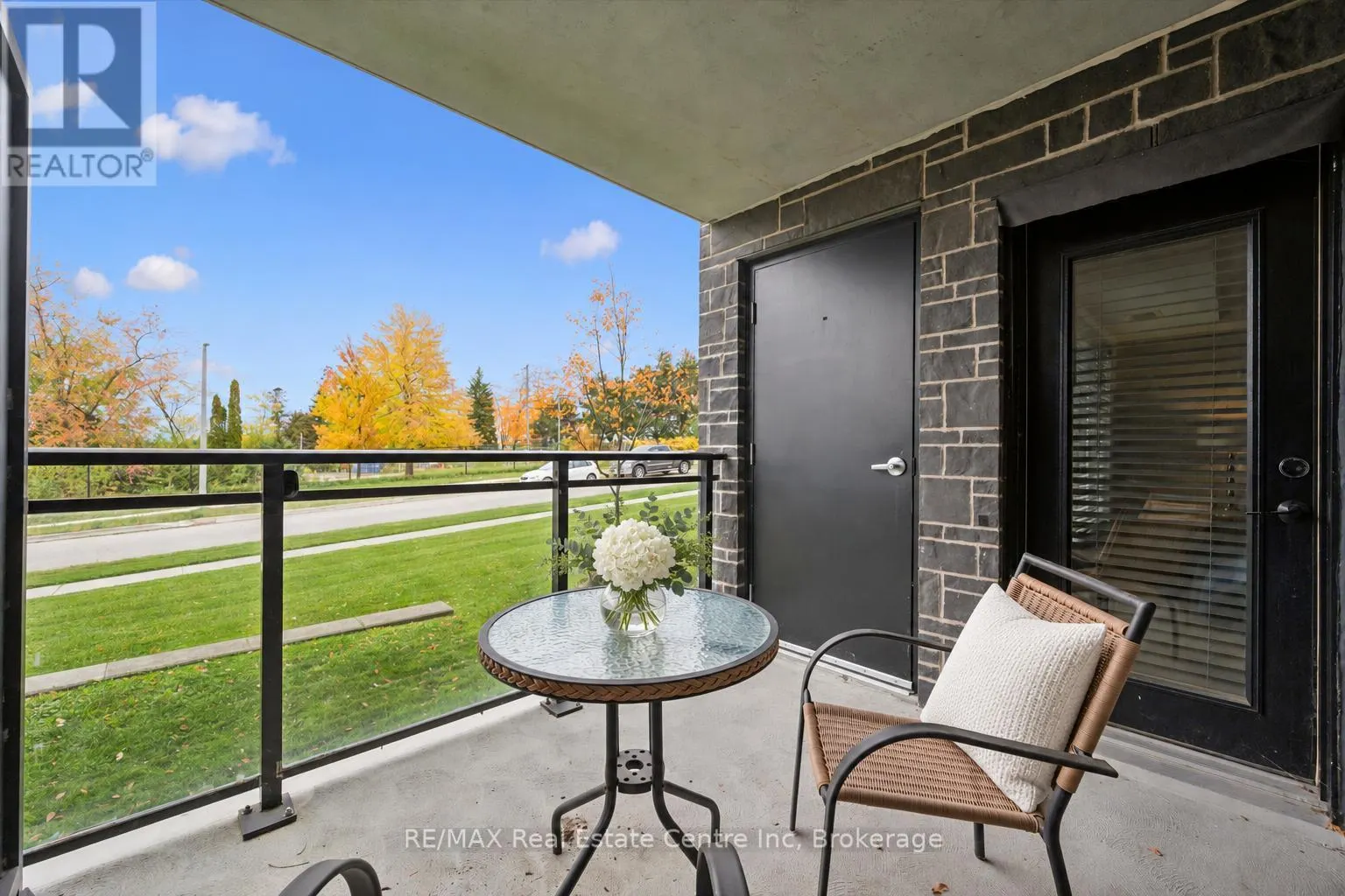 106 - 104 SUMMIT RIDGE DRIVE #106