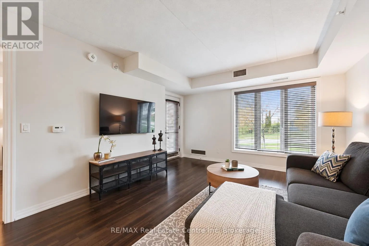 106 - 104 SUMMIT RIDGE DRIVE #106