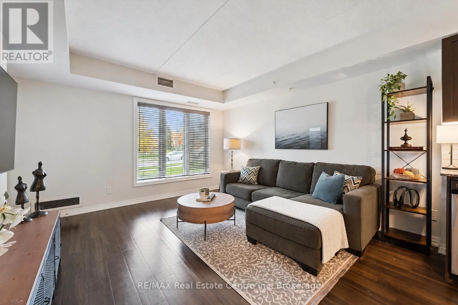106 - 104 SUMMIT RIDGE DRIVE #106