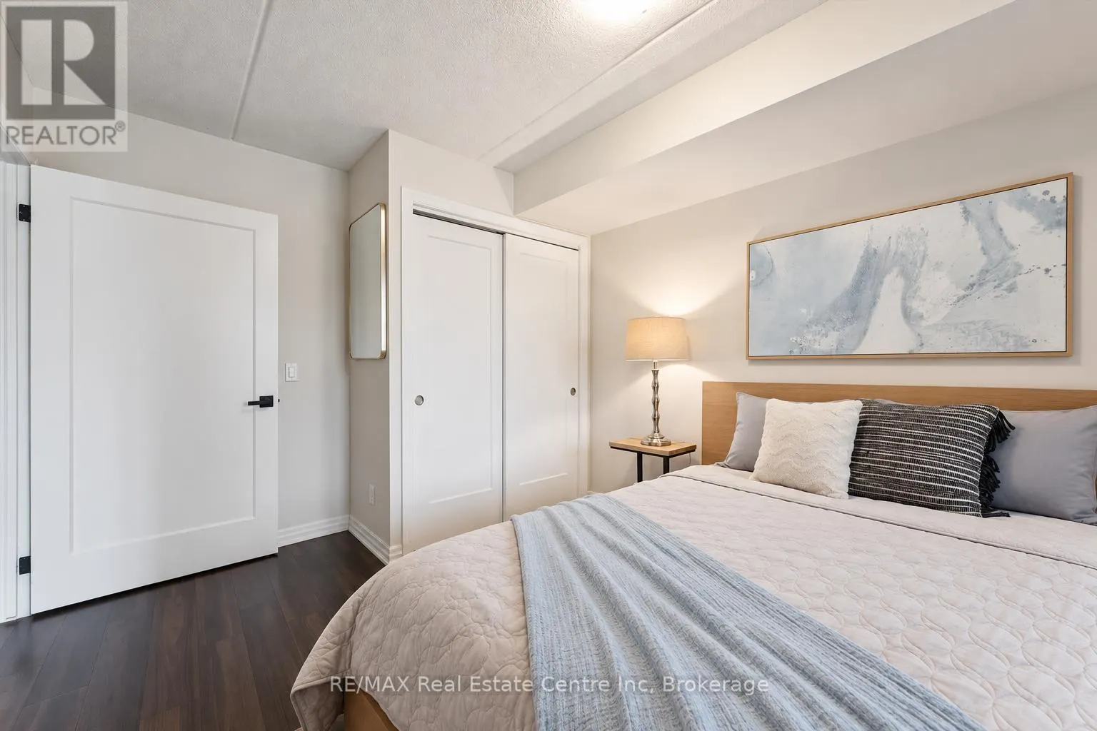 106 - 104 SUMMIT RIDGE DRIVE #106