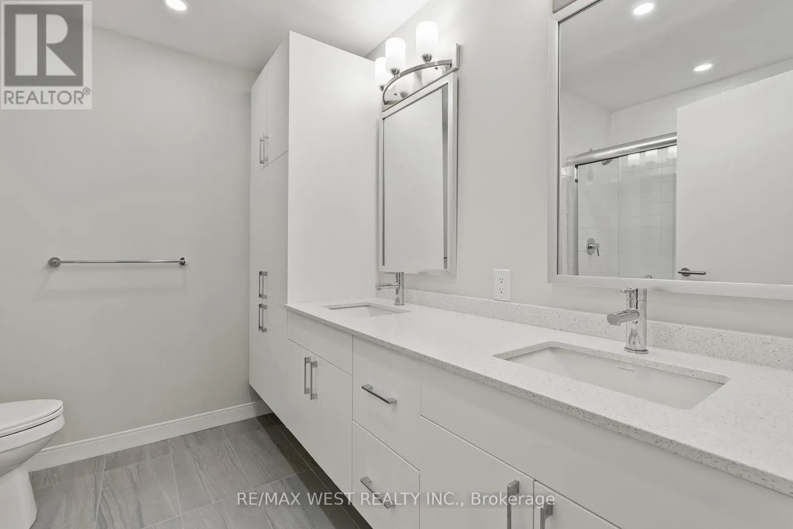 502 - 118 WEST STREET