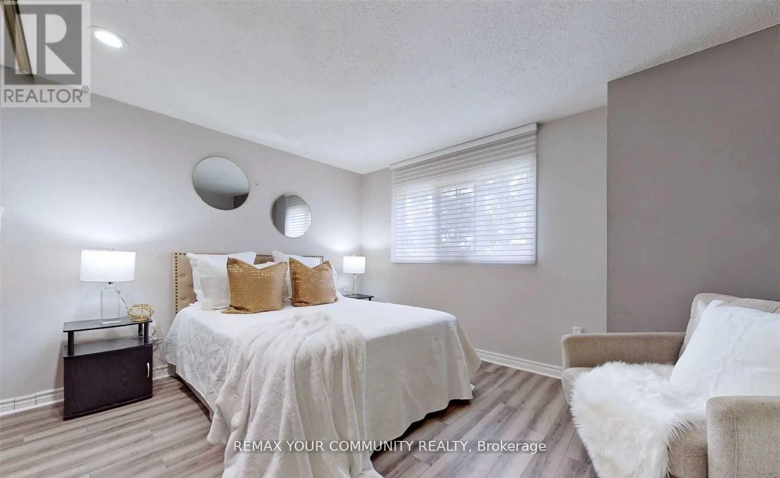 31 - 310 CHRISTOPHER DRIVE
