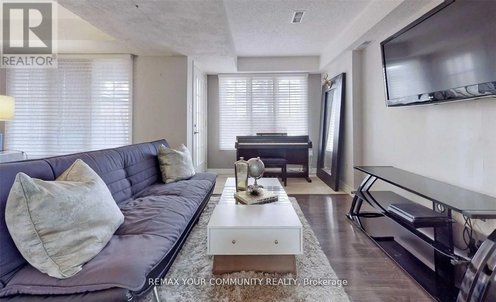 31 - 310 CHRISTOPHER DRIVE