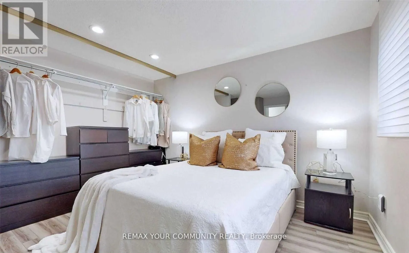 31 - 310 CHRISTOPHER DRIVE