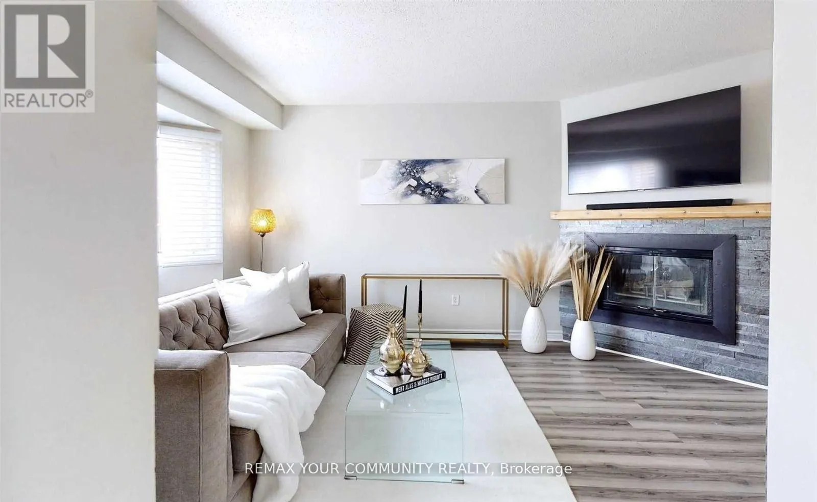 31 - 310 CHRISTOPHER DRIVE