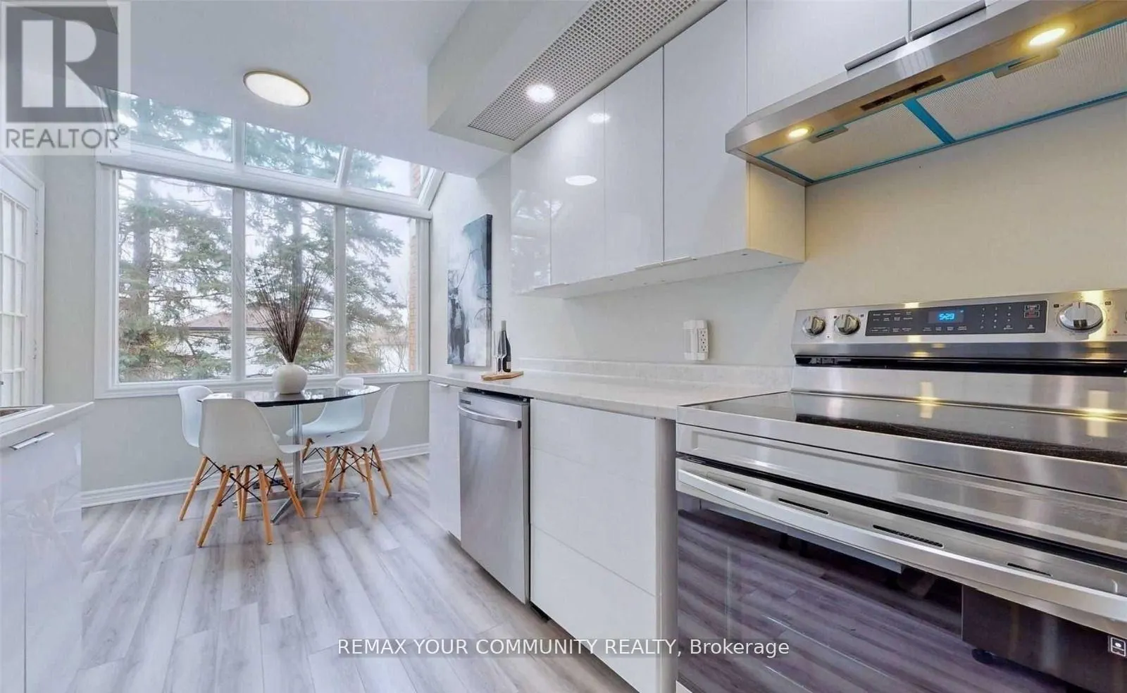 31 - 310 CHRISTOPHER DRIVE