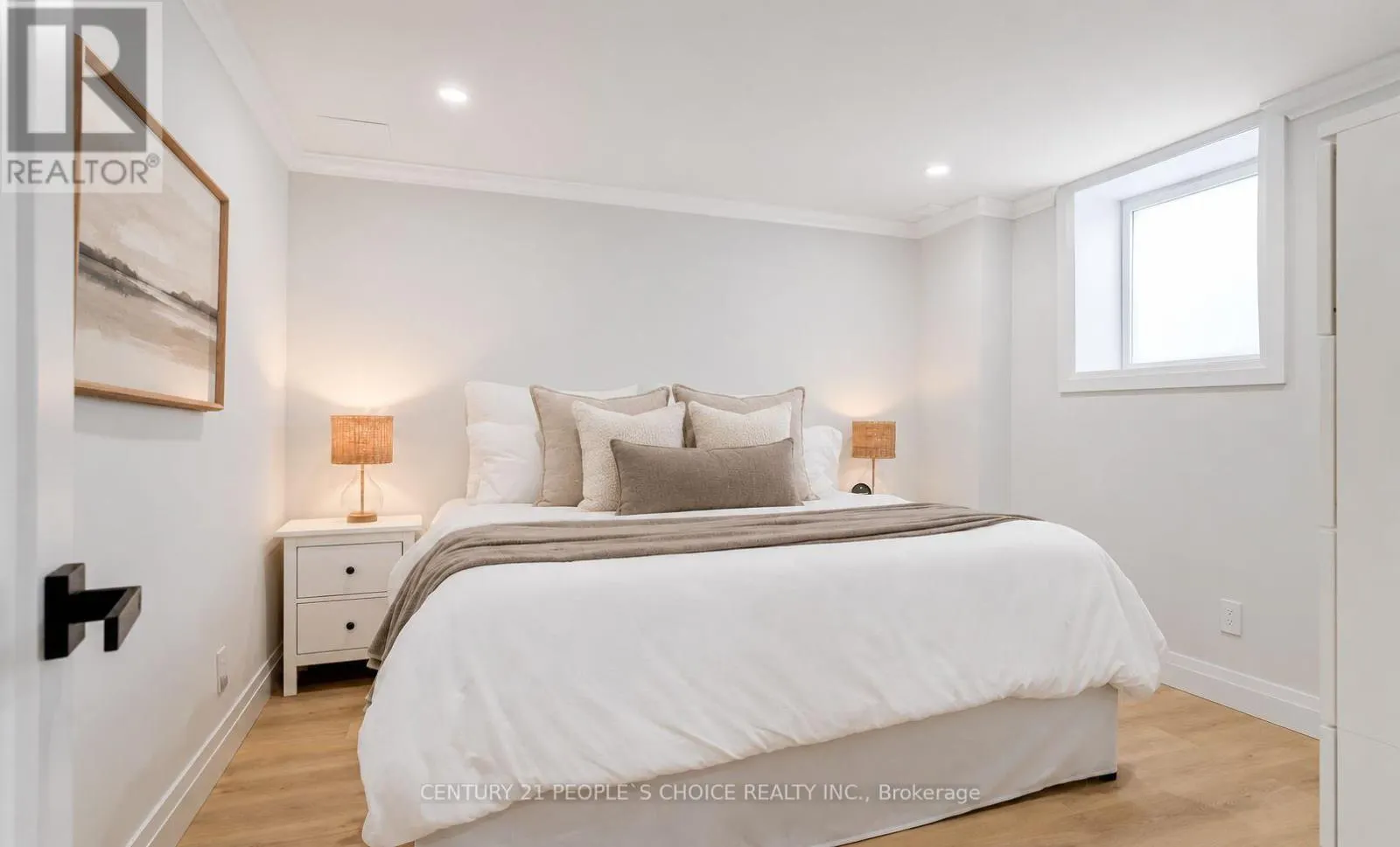 7 CARL CRESCENT