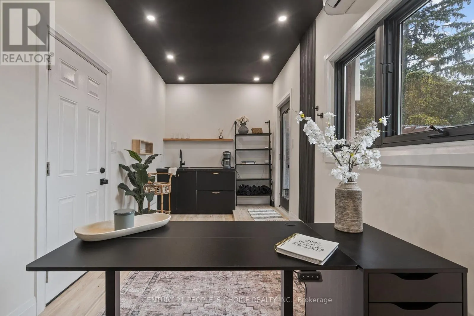7 CARL CRESCENT