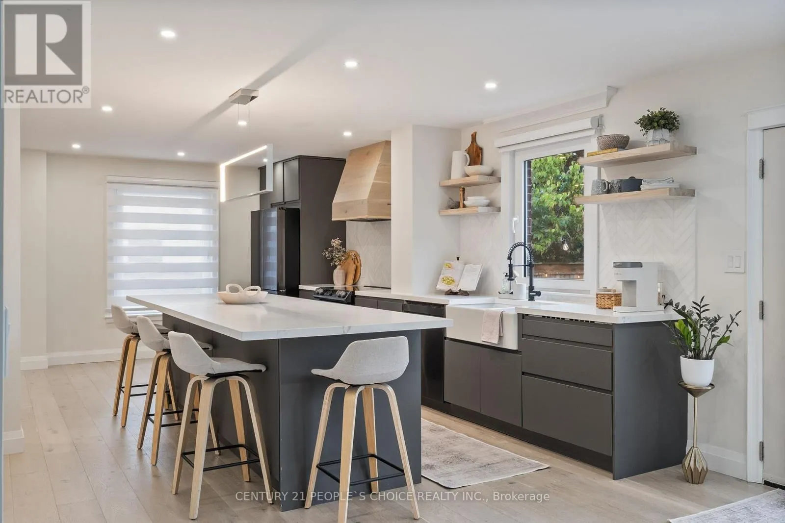 7 CARL CRESCENT