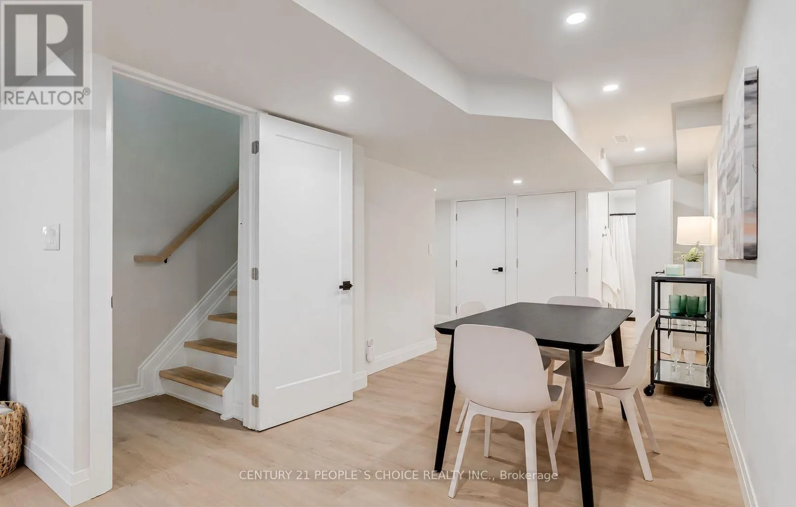 7 CARL CRESCENT