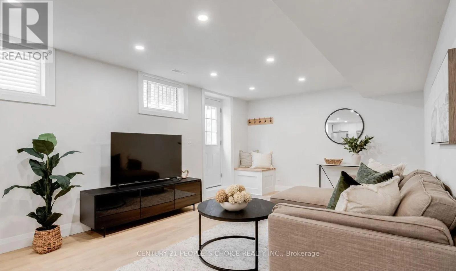 7 CARL CRESCENT