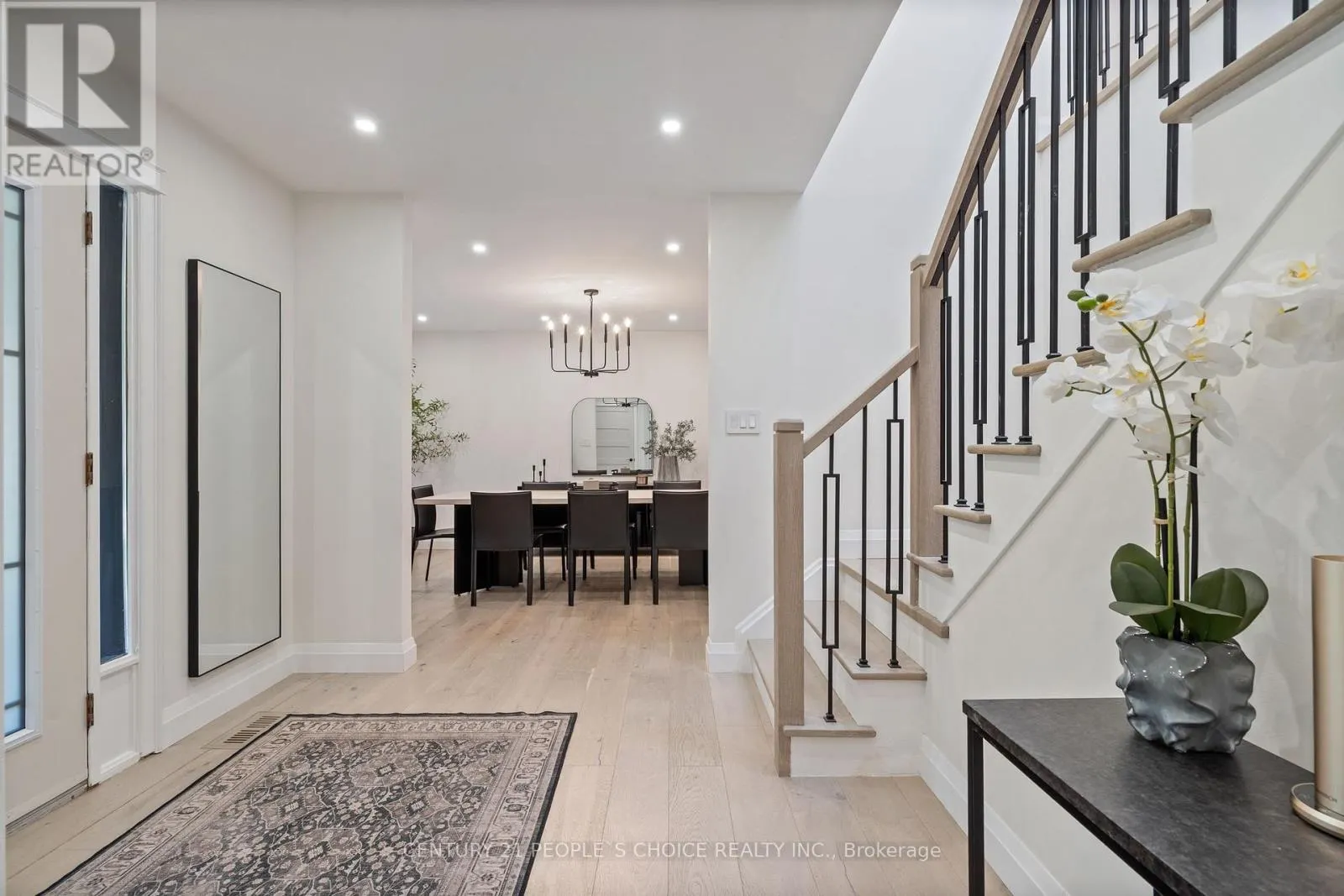 7 CARL CRESCENT