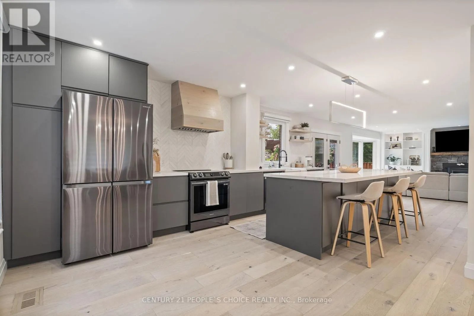 7 CARL CRESCENT