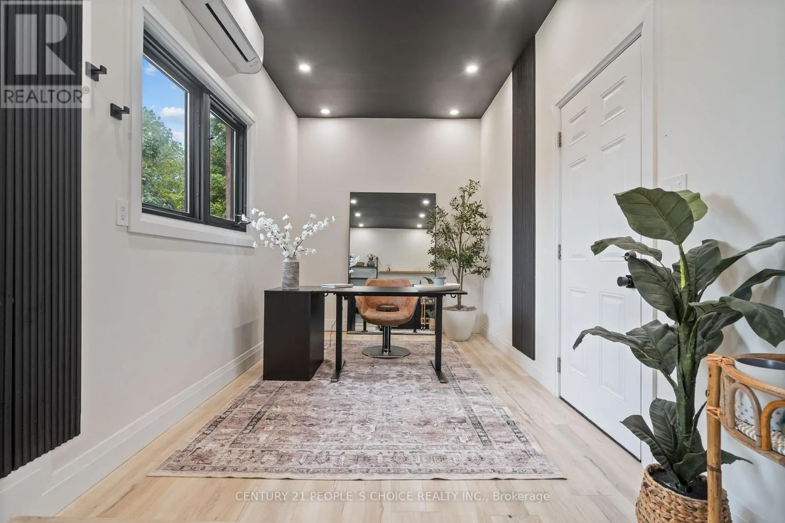 7 CARL CRESCENT