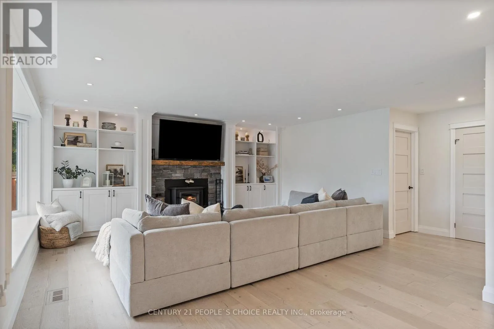 7 CARL CRESCENT
