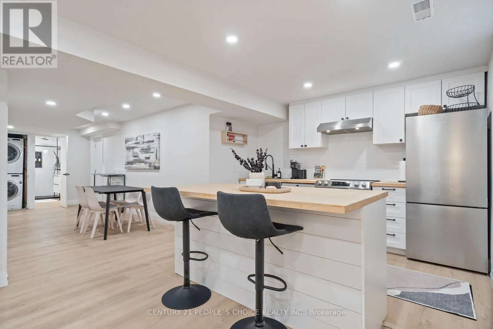 7 CARL CRESCENT