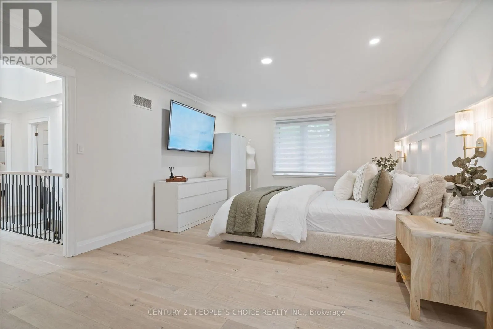 7 CARL CRESCENT