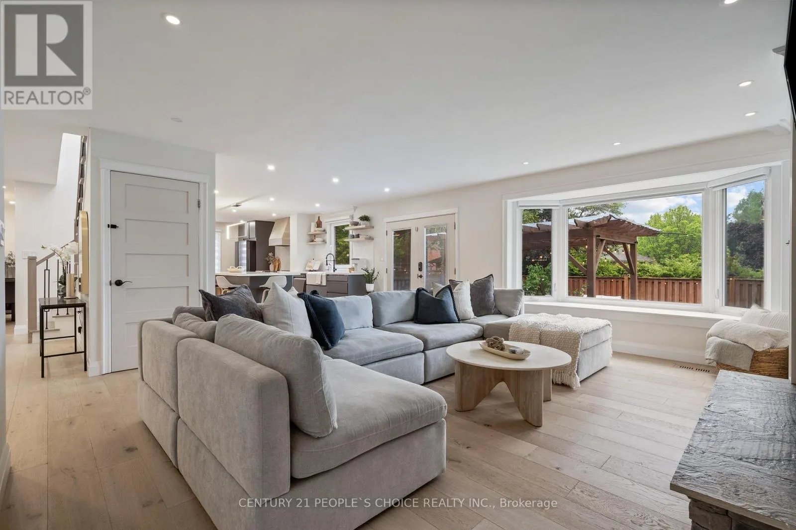 7 CARL CRESCENT