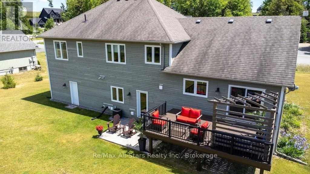 15 RUSTLEWOOD AVENUE