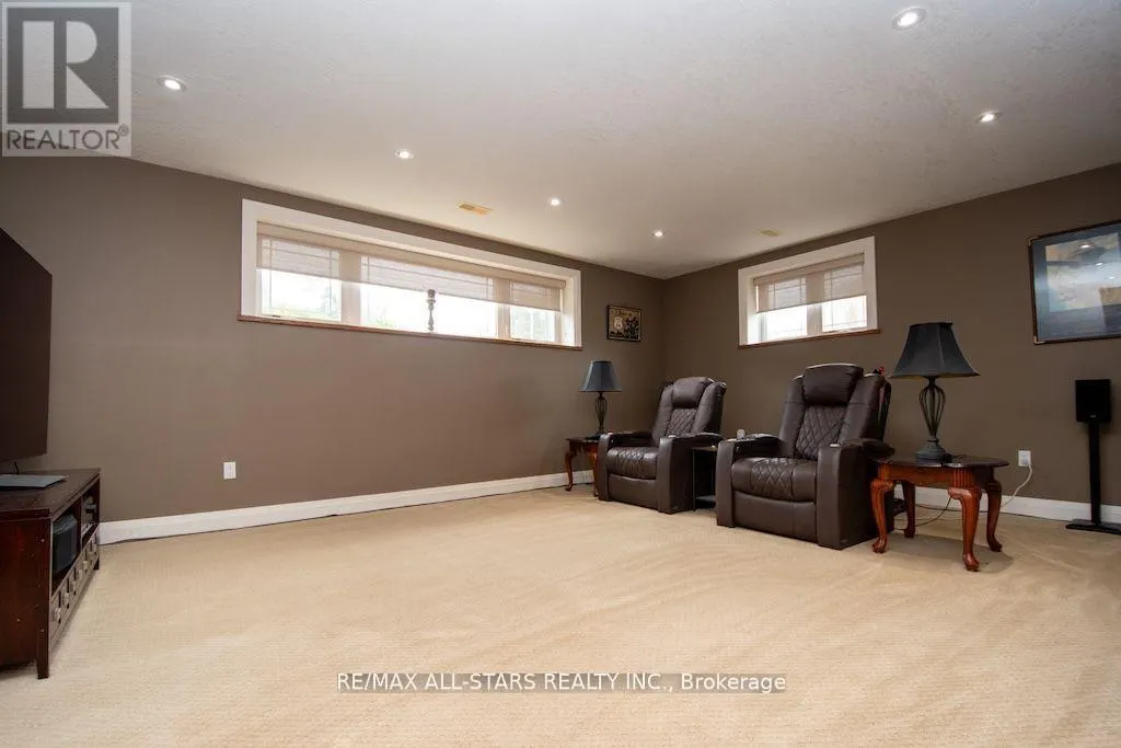 15 RUSTLEWOOD AVENUE