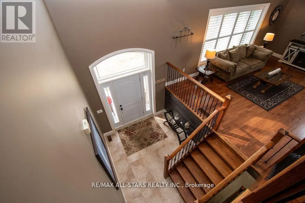 15 RUSTLEWOOD AVENUE