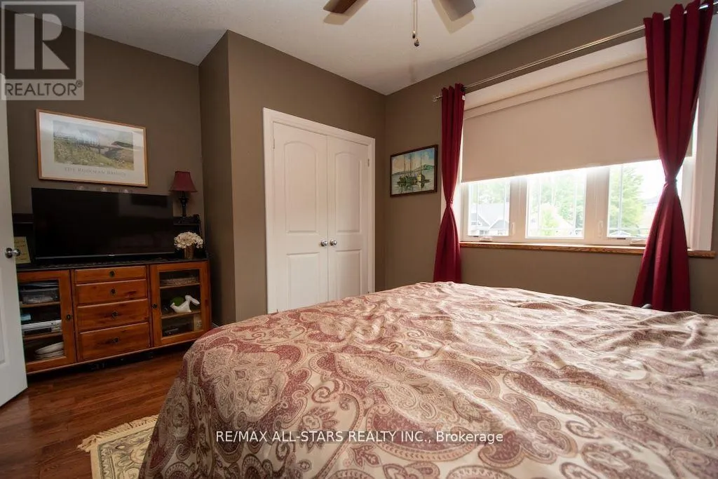15 RUSTLEWOOD AVENUE