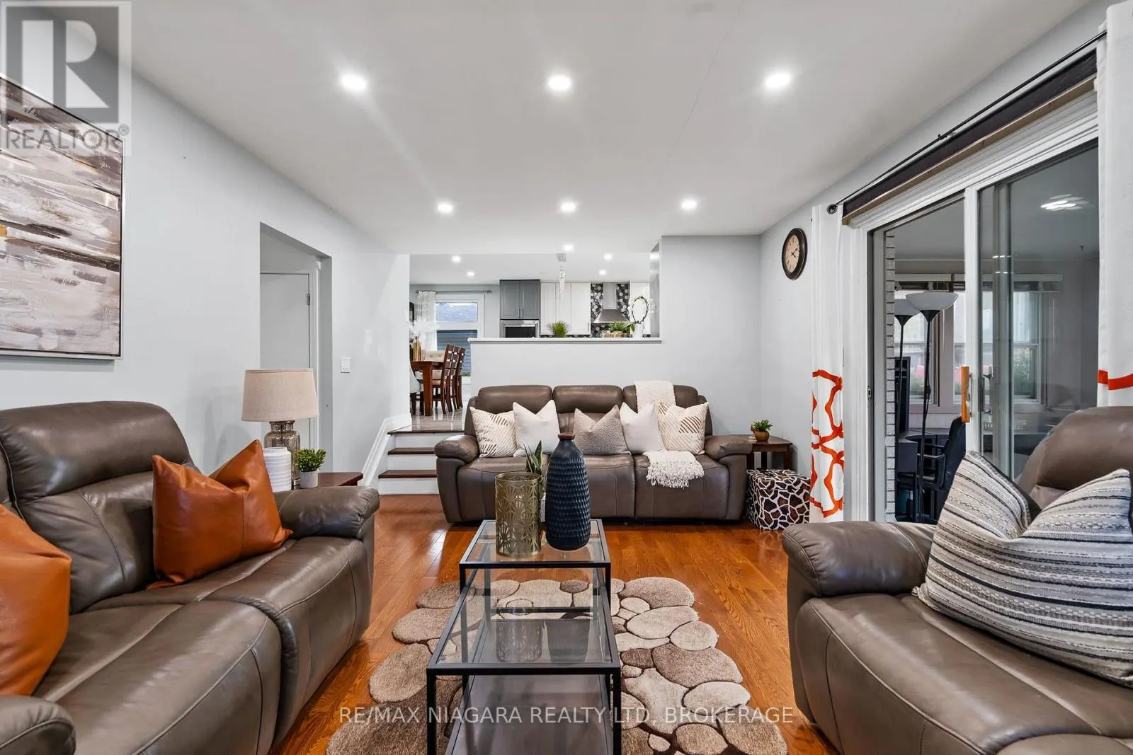 31 JESSICA DRIVE