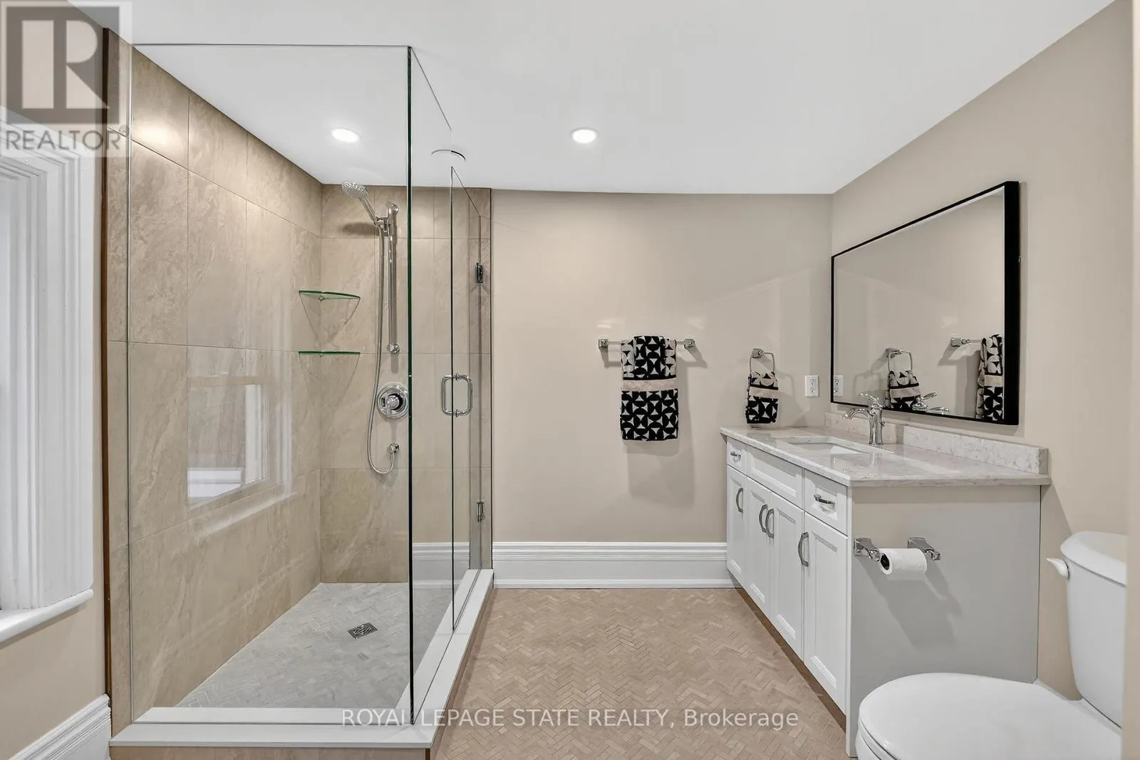 262 MAIN STREET W