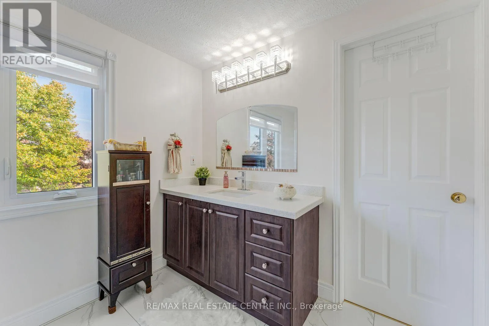 52 CRAWFORD CRESCENT