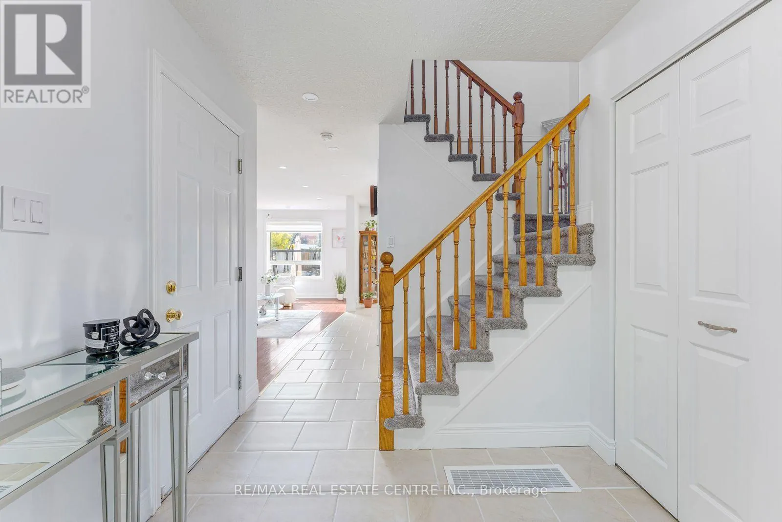 52 CRAWFORD CRESCENT