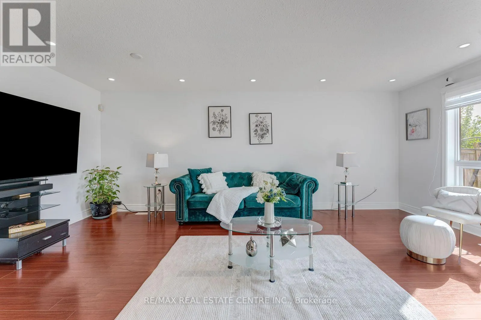 52 CRAWFORD CRESCENT