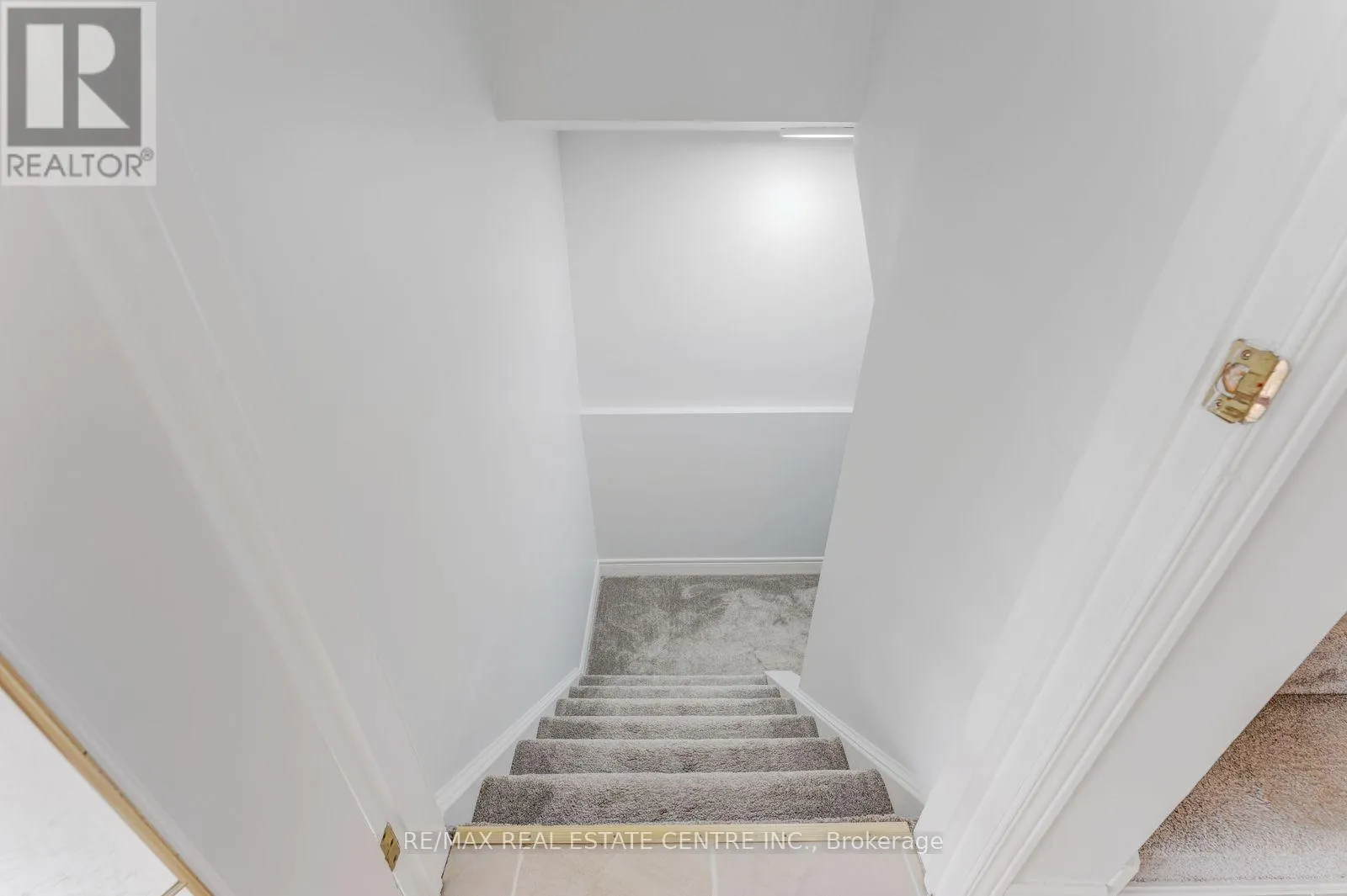 52 CRAWFORD CRESCENT