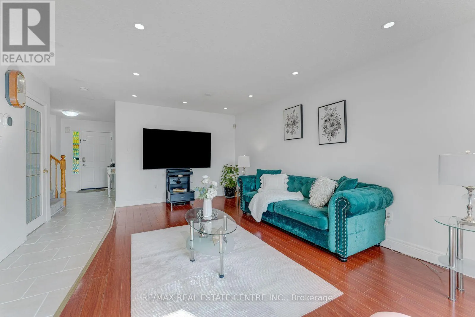 52 CRAWFORD CRESCENT