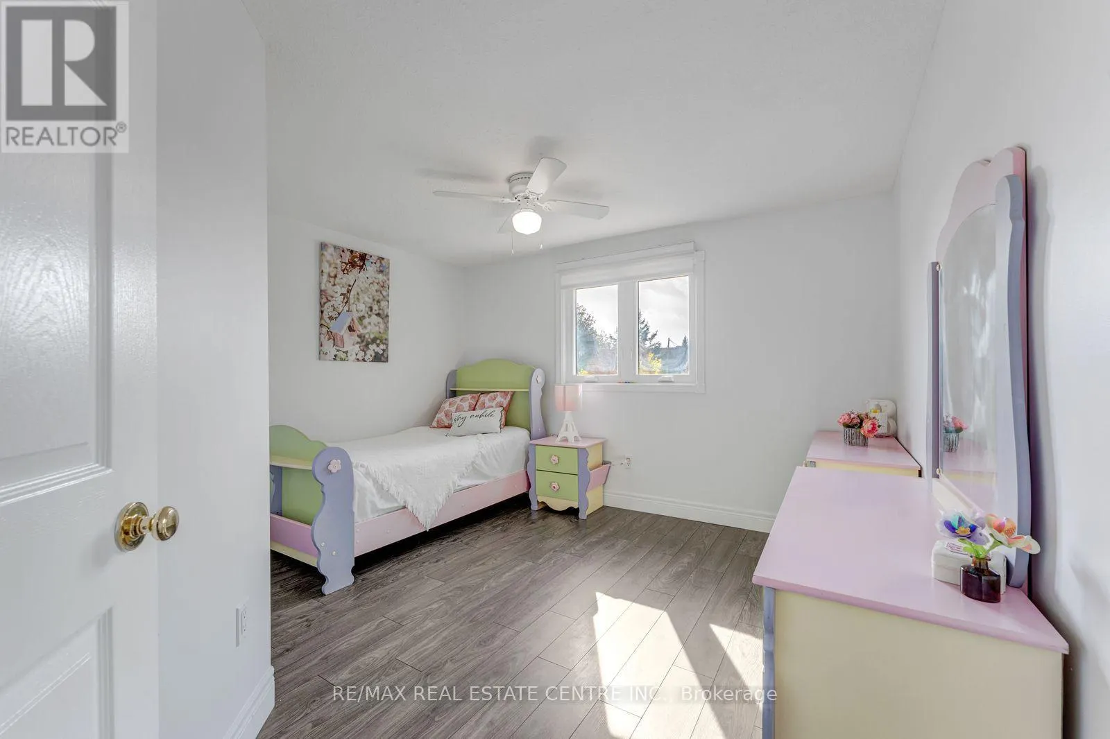 52 CRAWFORD CRESCENT