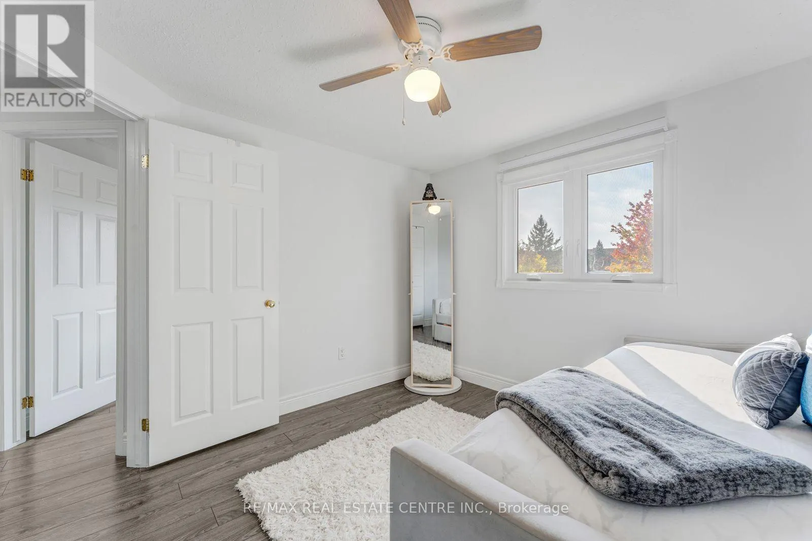 52 CRAWFORD CRESCENT