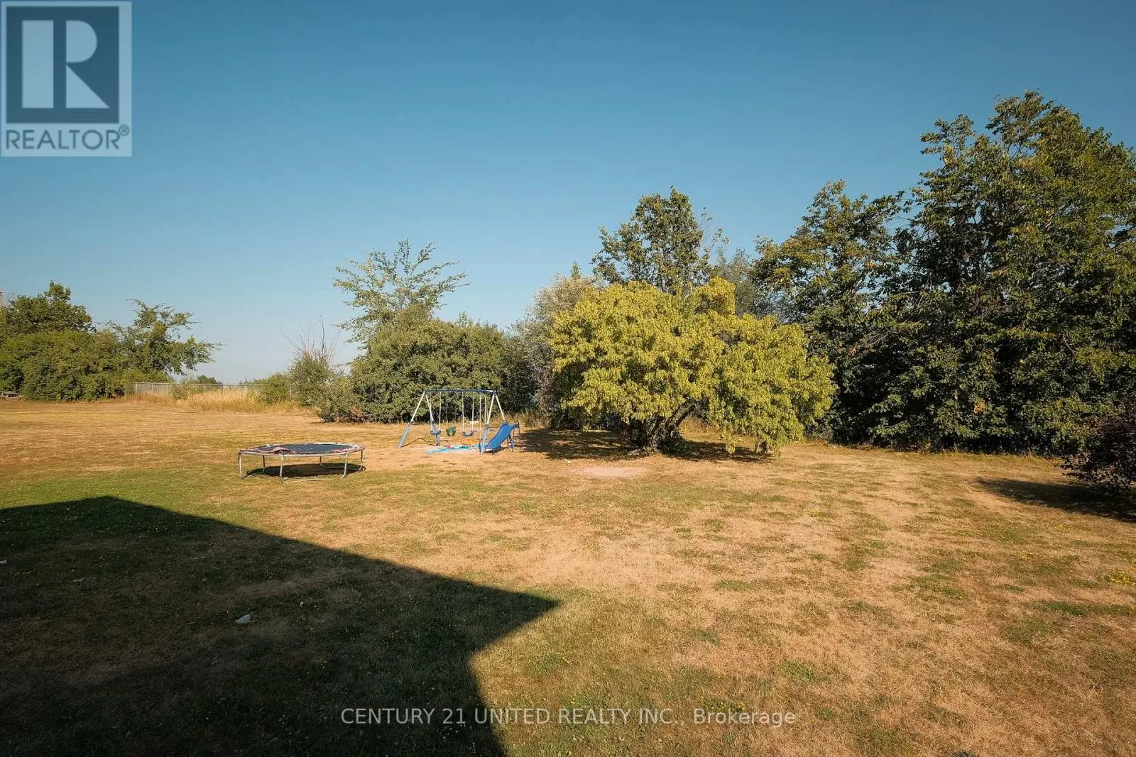546 CRYSTAL DRIVE