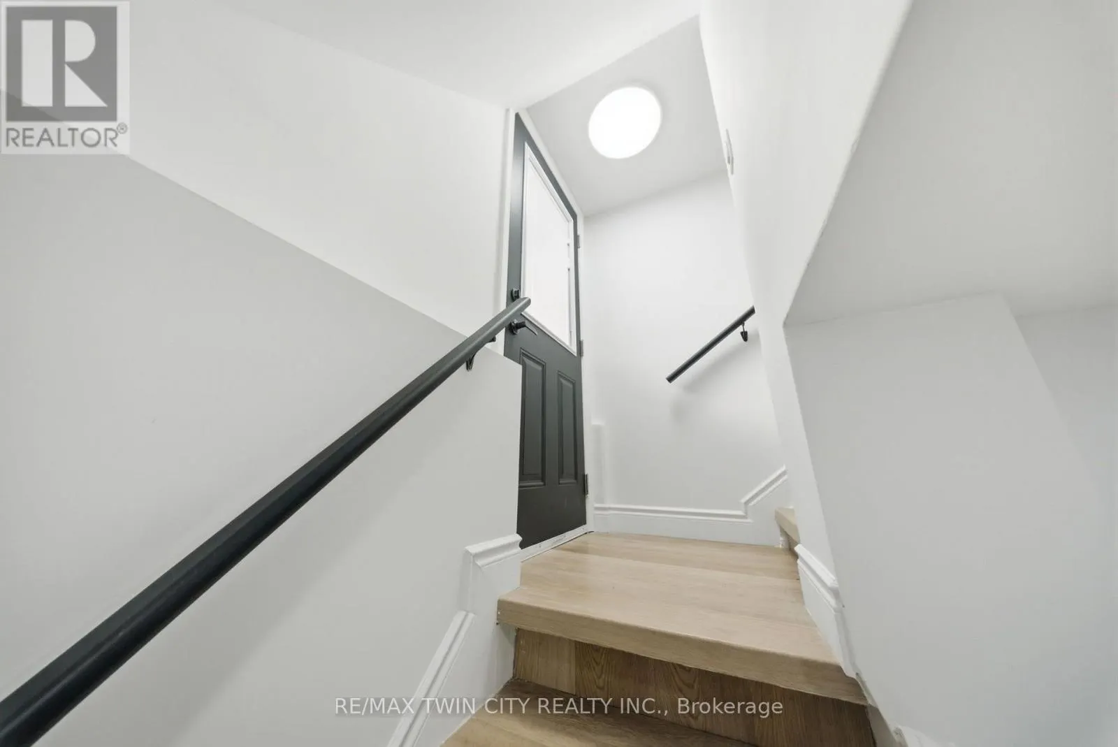 24 PARK ROAD N