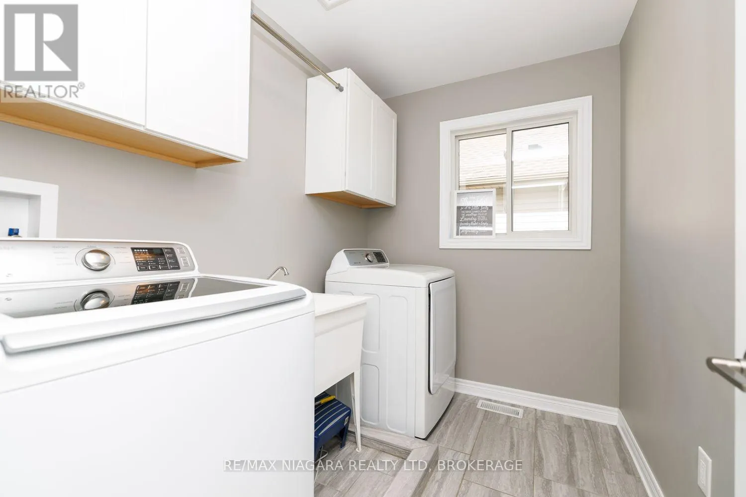 6 BERGENSTEIN CRESCENT