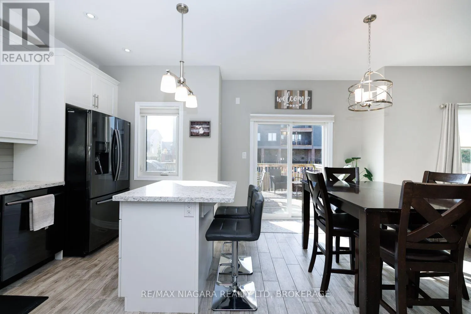 6 BERGENSTEIN CRESCENT