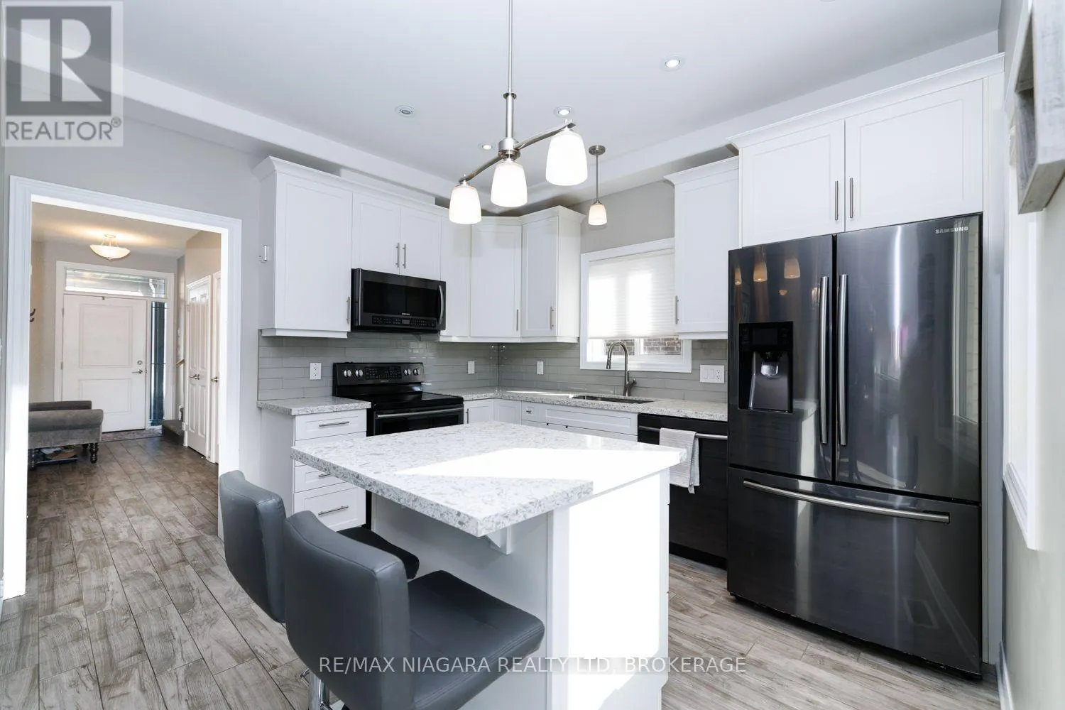 6 BERGENSTEIN CRESCENT