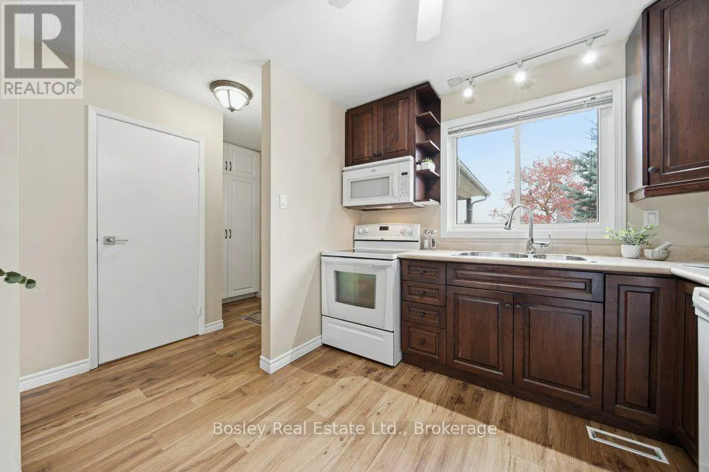 UNIT 28 - 255 NORTHLAKE DRIVE #Unit 28