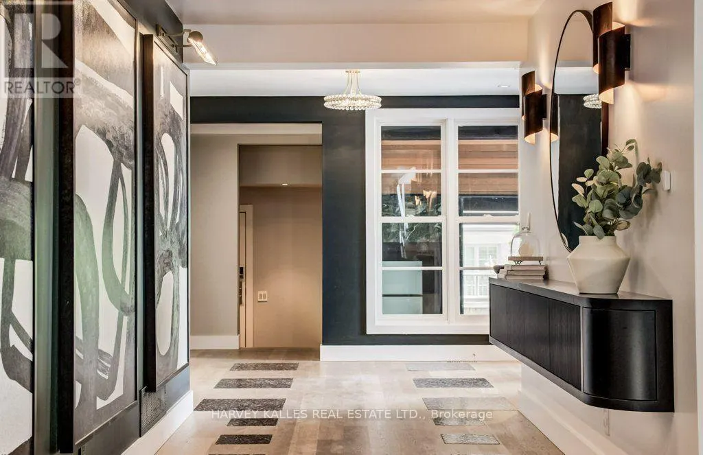 8 WESTGATE WALK