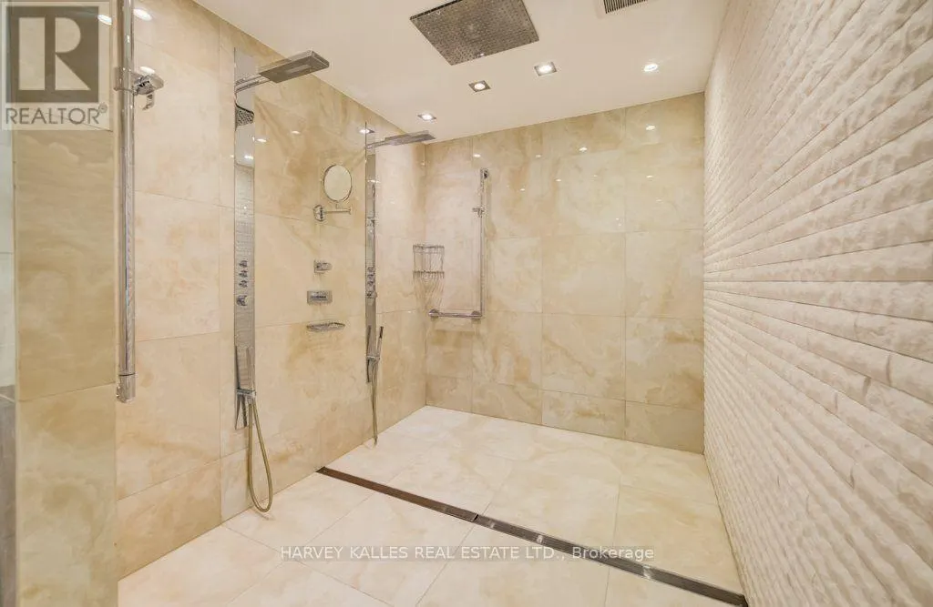8 WESTGATE WALK