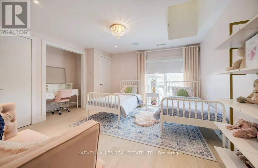8 WESTGATE WALK