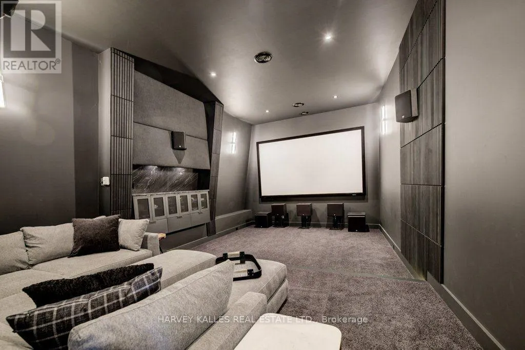 8 WESTGATE WALK