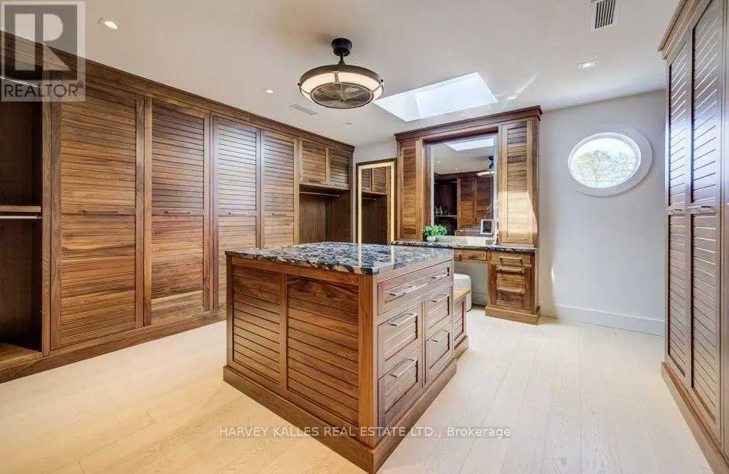 8 WESTGATE WALK