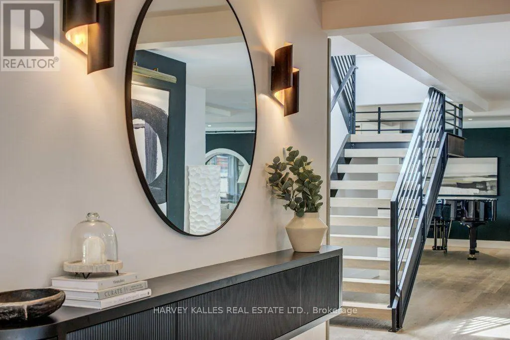 8 WESTGATE WALK