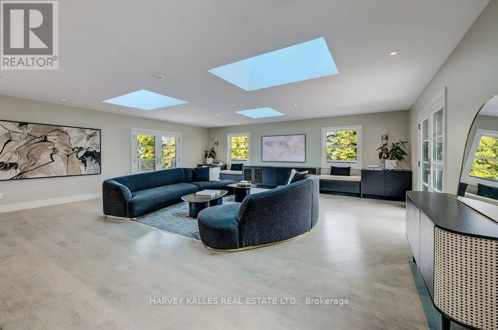 8 WESTGATE WALK